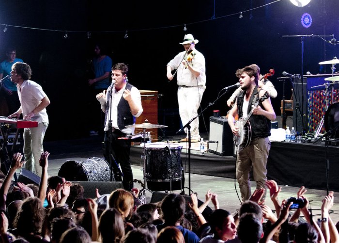 MUMFORD & SONS
